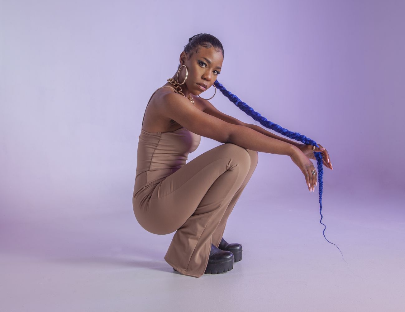 EPOQUE: l’artista italiana di origini congolesi che ha già conquistato critica e ascoltatori pubblica il nuovo singolo “APOSTO”