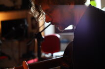 “La tua casa”, il cantautore della porta accanto secondo Roberto Benatti