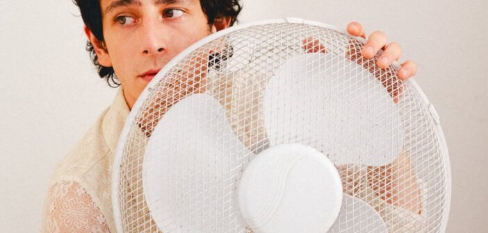 “Il cielo sopra Milano”: Mazzoli e la nostalgia della realtà